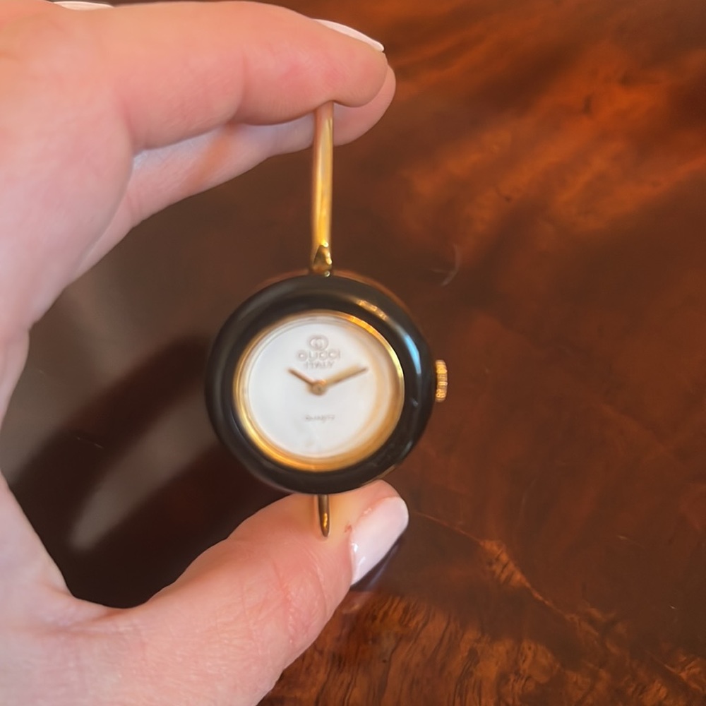 Authentic Vintage Gucci Watch with 8 Circles - Picture 4 of 7